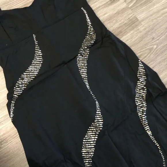 Elegant Black and Gold Women's Dress - Picture 3 of 9